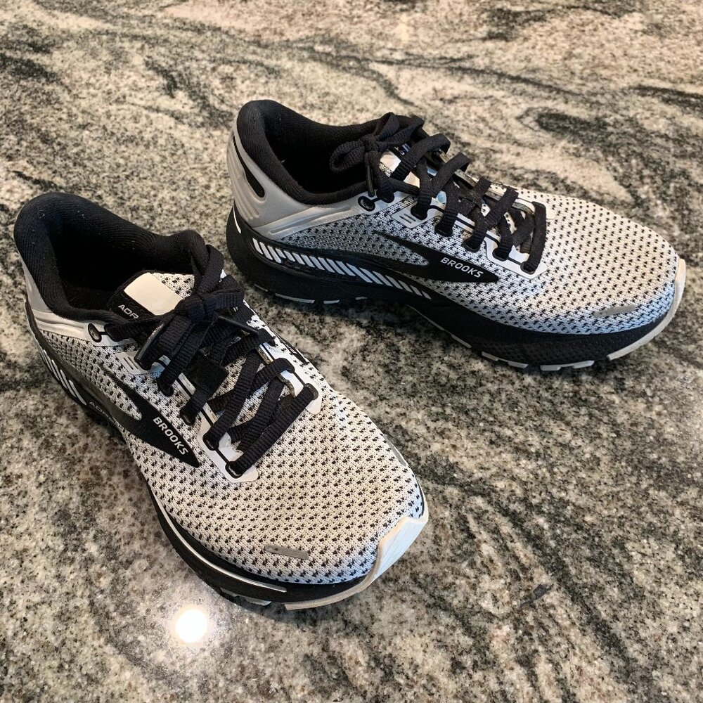 Brooks Adrenaline GTS 22 Shoe, sz 6